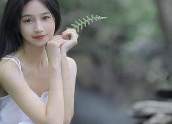 一直追51cg.plus的地址，边吃瓜边感叹大家的戏真多。