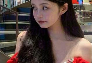 在cgg吃瓜黑料网站，心里默念着，不努力何以充实每天的私房钱呢？
