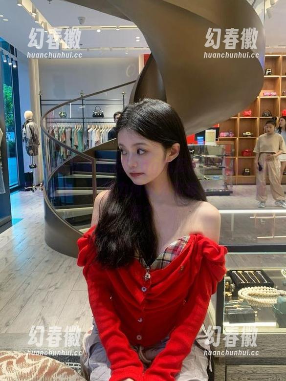 在cgg吃瓜黑料网站，心里默念着，不努力何以充实每天的私房钱呢？